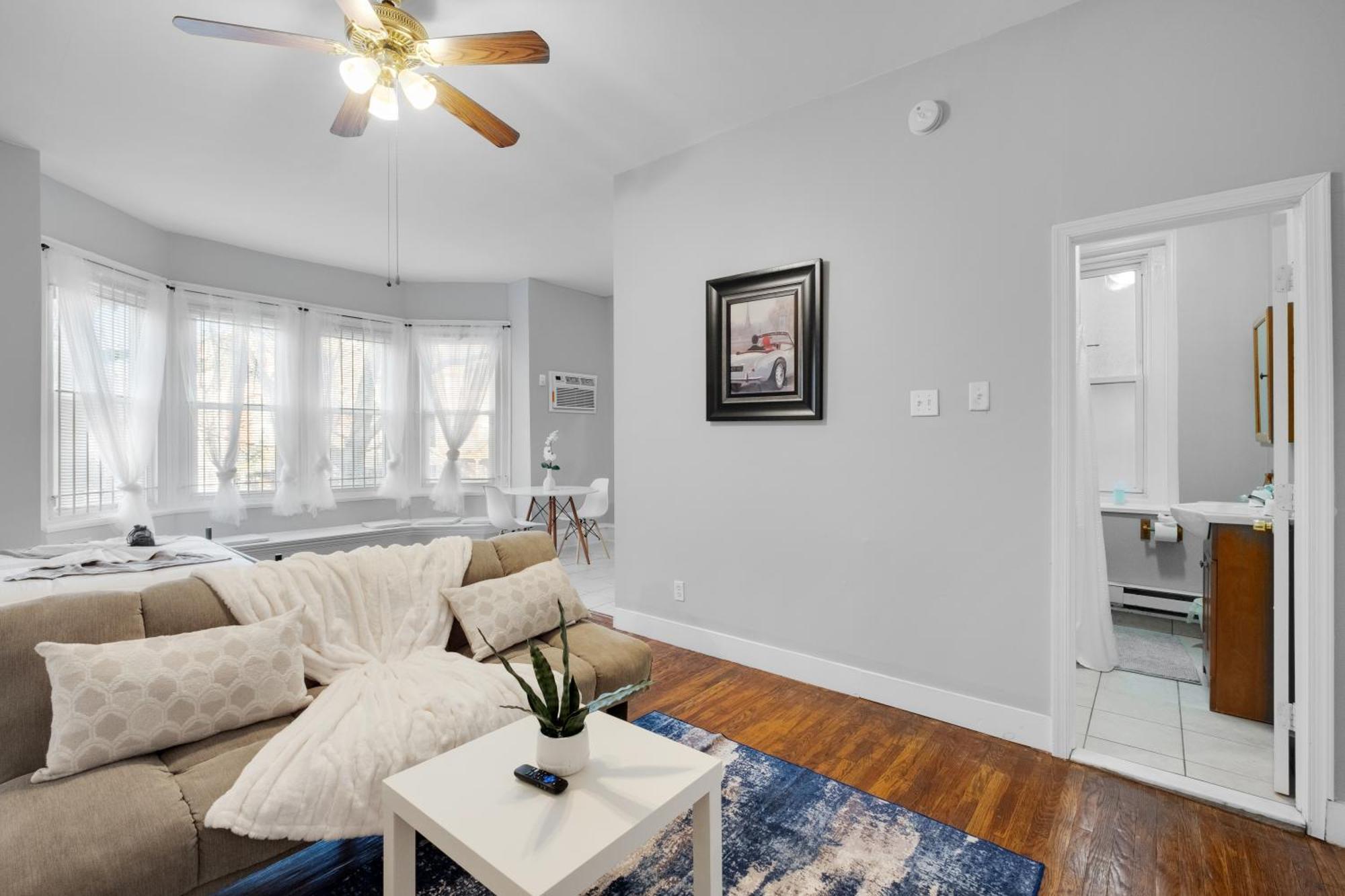 Urban Quaint Flat Upenn Apartment